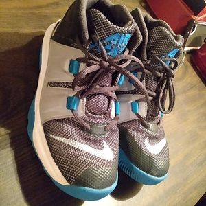 Nike Air Max Charge boys Basketball Shoes size 6.5Y